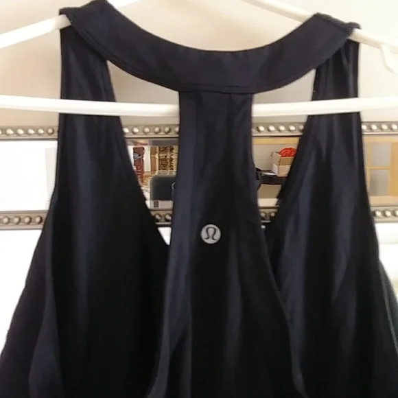Lululemon T back tank top with crop top layer sz 8 - Picture 3 of 6